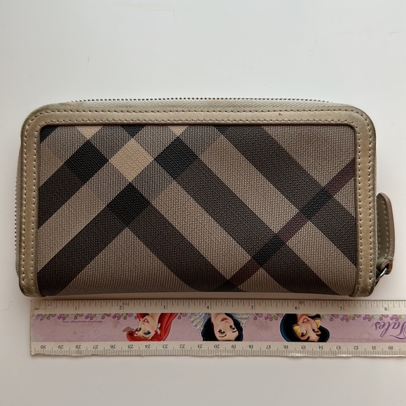 Authentic Burberry check and leather zip around wallet - Picture 8 of 8